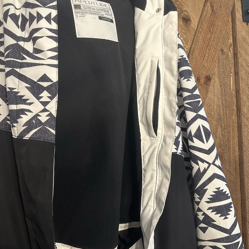 Aperture Snowboard Jacket - Picture 4 of 10